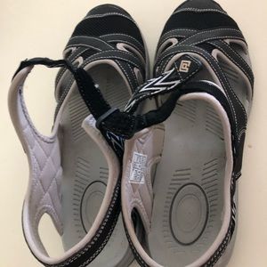 Women’s size 11.   Able to wear in water